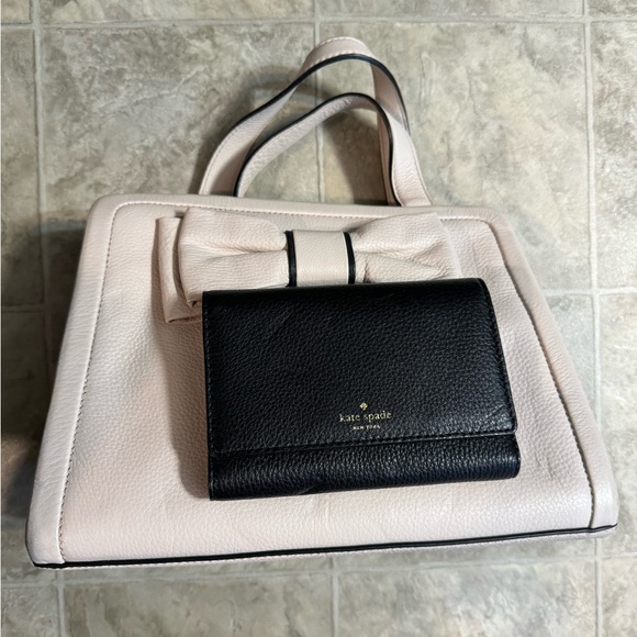 Kate Spade Bow purse with matching wallet - Picture 1 of 3